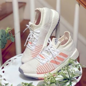 Women’s Adidas Pulse Boost HD offwhite/peach/gray